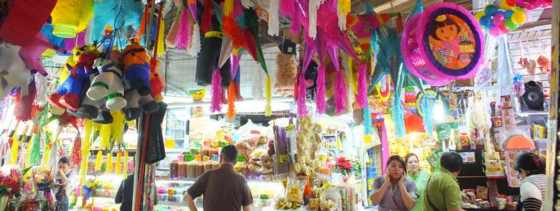 Medellin-Market-in-La-Roma-pinatas